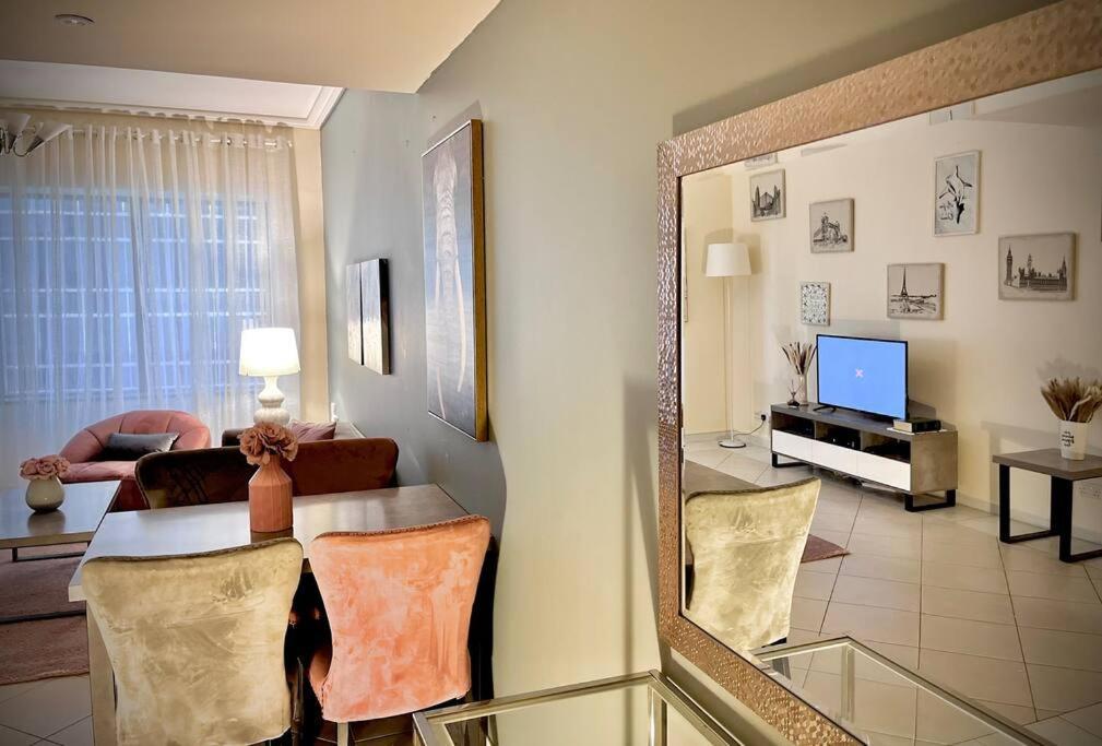 Cheerful 3 Bedroom Apartment *
