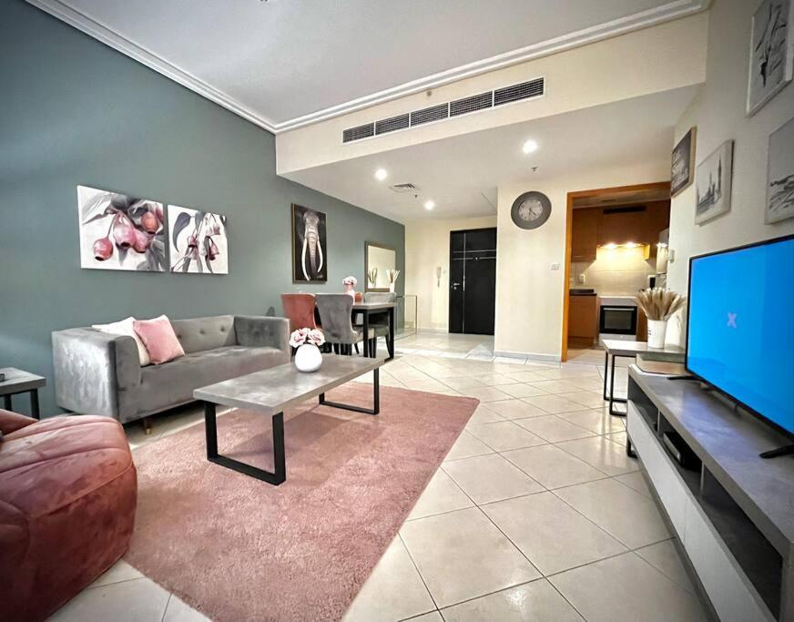 Cheerful 3 Bedroom Dubai